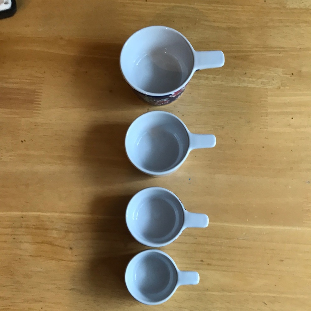Measuring cups - Picture 2 of 3